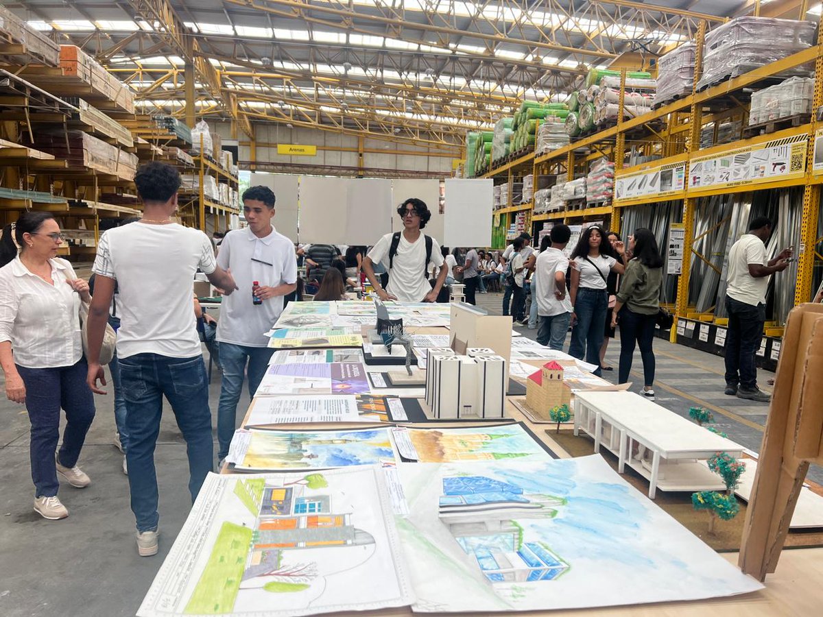 SCAATLANTICO24's tweet photo. Hoy nuestro presidente @daragaes  asistió a la VI muestra académica, desarrollada por la facultad de arquitectura de la @udeatlantico . En las instalaciones de @Homecenter_co . Felicitamos a los estudiantes por sus excelentes trabajos. https://t.co/Lebku5vmTZ