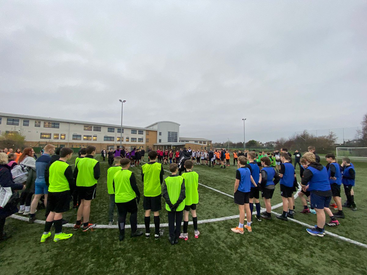 Great to welcome Señora Vendrell back <a href="/CathkinHigh/">Cathkin High School</a>, Señora Sarmiento <a href="/SL_TrinityHS/">Trinity High School</a> today. Fantastic effort by all teams, coaches and S6 referees! ⚽👏😁 #itsSLC  #included  <a href="/scottishcilt/">SCILT</a>