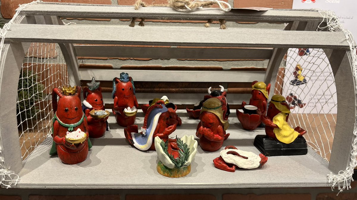 IsaacRabbani's tweet photo. @blueraspbaby5 There was a whole stand of these at the Boston Christmas village last year. I was enrapt https://t.co/1chpOLlPSj