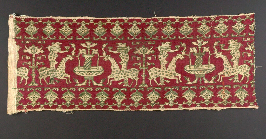 MounaNaceri's tweet photo. A 17th-18th century unique & charming #Azemmour #embroidery. The motifs are mytical birds/ animals, the opposed birds set on each side of a fountain, the skirted lady & the heraldic beasts. #Morocco🇲🇦🐉
📍Harvard Art Museums #TarzAzemmouri https://t.co/w8oZ6j5A0s