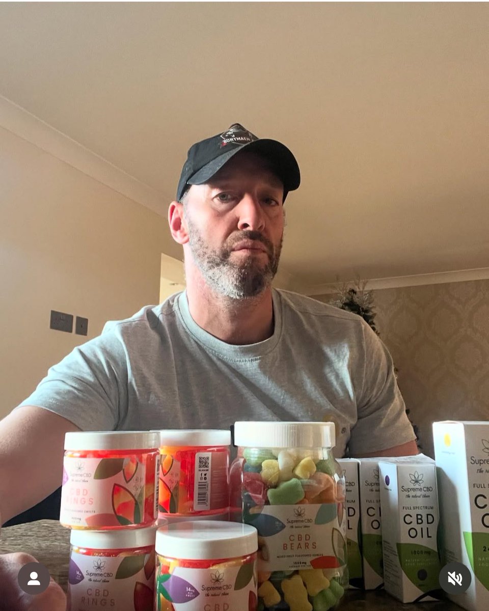theRealEnzoMac's tweet image. Massive thanks to @afowler06 @supreme_cbd for oils and gummies for me and my fighters it helps them with recovery and sleep,and some with anxiety it helped me heal a herniated more than any drug doc gave me
Not a miracle cure but it really helps
Enzo40 for 40% any Qs ask