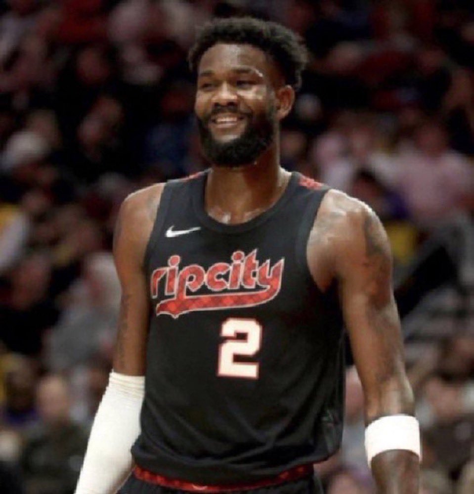 He has DOMINATED the Kings.

DeAndre Ayton Over 25.5 Pts + Reb

RUN UP the ❤️ if you want one more play

Ayton has gone over in 5 STRAIGHT Games against Domantas Sabonis since 2023

And he has 28, 29, 31, 34, and 40 PR in those games usually CRUSHING this line and the Kings
