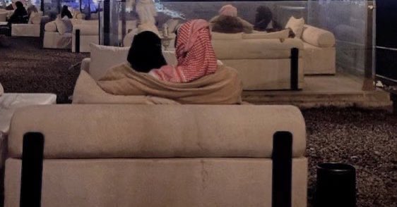 __iut's tweet photo. تعالي في ذرى -شماغي- تدفّي مايجيك البرد 
وفي صدري مكانك عن شقى الدنيا ومتاعبها. https://t.co/ugPdH1Y9Ee