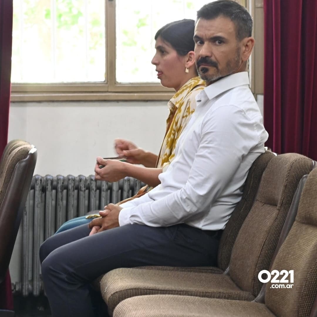 🚨ABSOLUCIÓN JUDICIAL

El docente

#MarcosLedesma fue absuelto por el

#TribunalOralCriminalV de #LaPlata de los cargos de abuso sexual en el Jardín N° 914. Los jueces resolvieron por unanimidad y destacaron que las pruebas en su contra eran "prácticamente nulas".