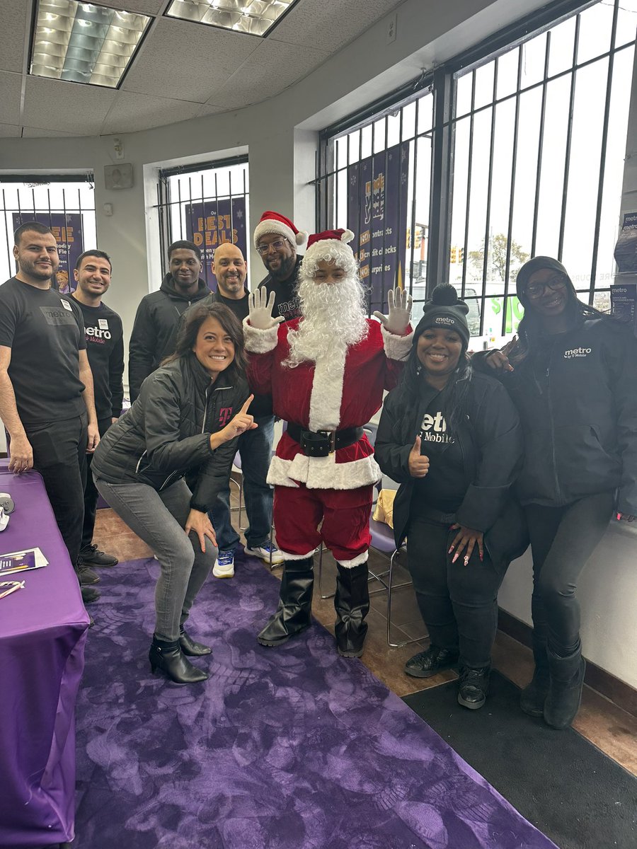 Josh Owens (@jowinsallday) on Twitter photo We are all out here spreading holiday cheer!! <a href="/b_barkoff/">B. Barkoff</a> <a href="/WinstonAwadzi/">Winston Awadzi</a> <a href="/Thats_Bowie/">Rodney B</a> <a href="/ginakraft26/">Gina Kraft</a> We are all out here spreading holiday cheer!! <a href="/b_barkoff/">B. Barkoff</a> <a href="/WinstonAwadzi/">Winston Awadzi</a> <a href="/Thats_Bowie/">Rodney B</a> <a href="/ginakraft26/">Gina Kraft</a>