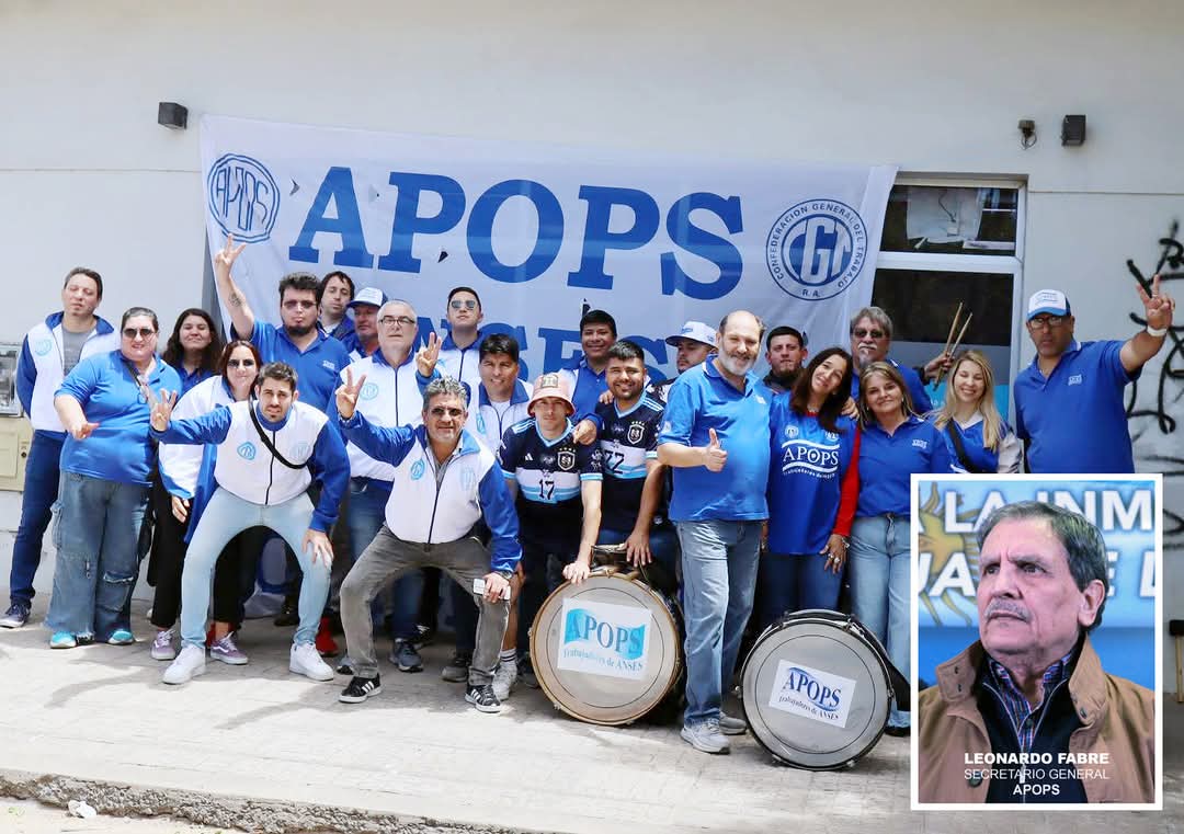 CronicaSindicaL's tweet image. #PREVISIONSOCIAL #APOPS El gremio específico de los Trabajadores de ANSES que lidera LEONARDO FABRE celebró el 27 de noviembre el DÍA DEL TRABAJADOR PREVISIONAL reflexionando y tomando fuerzas para lo que se viene. 
@LeonardoFabreok @SomosApops 
facebook.com/share/p/1GQuus…