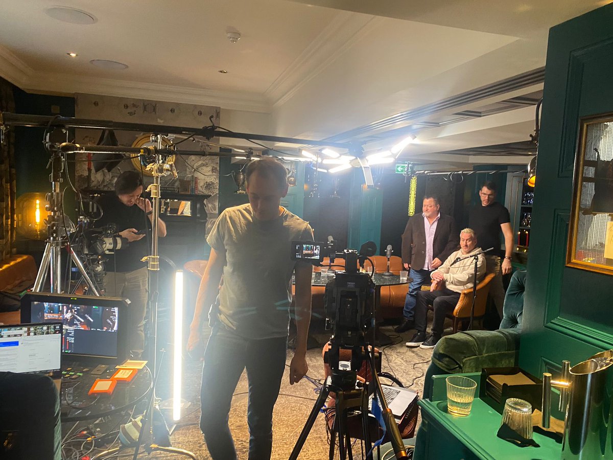 JonesSmythe's tweet photo. This is *mainly* what this disclosure nonsense is all about, promoting UFO charlatans who give affirmation to very gullible people, theres a few quid to be had in that process via books, tours and TV. #nosciencehere #ufocharlatans #ufox #ufotwitter. https://t.co/qivVnKRbL7