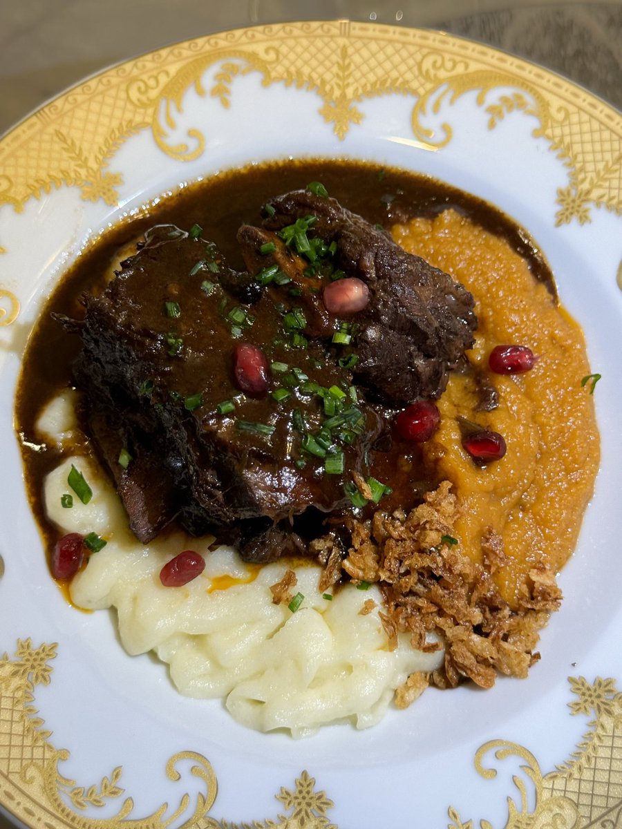 _faithieee's tweet photo. Just here to Post my Legendary Thanksgiving Plate sooo Delicious!! like wow🫦 https://t.co/h86PCmjuza