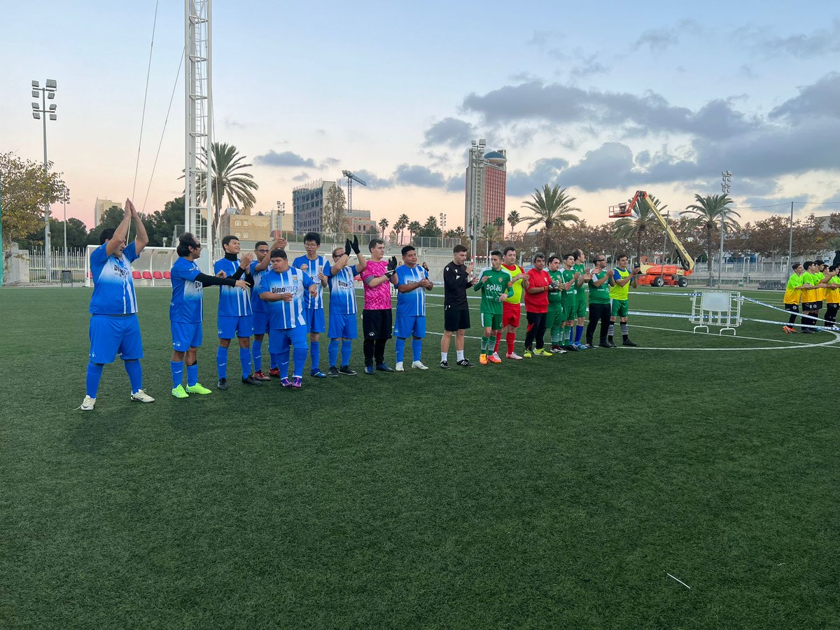 El Inclusivo de la 𝑼𝒏𝒊 ha participado en la I edición del torneo 𝐏𝐫𝐞𝐦𝐢𝐨 𝐀𝐒𝐏𝐀 en el Municipal de L'Hospitalet 

🆚 <a href="/CELHospitalet/">CE L'Hospitalet</a>, <a href="/InsercorU/">Insercor Fundacio UEC</a>, <a href="/FCcanbuxeres/">FC Can Buxeres</a>

#VamosUni | #Bellvitge 🔵🔵