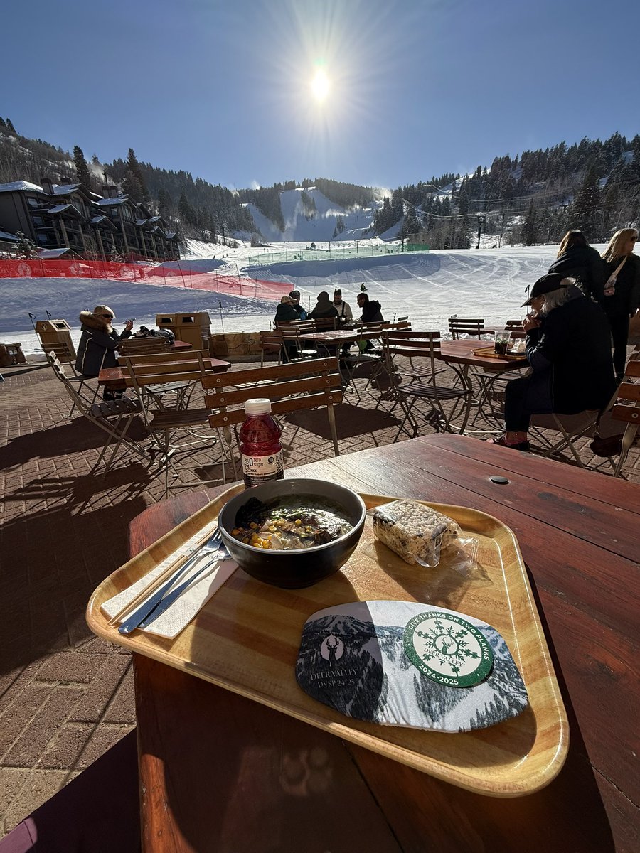 livelovegeek's tweet image. Thanks @Deer_Valley for hosting season passholders today and for the lunch vouchers and swag! Stoked to start off the season this way! 💚