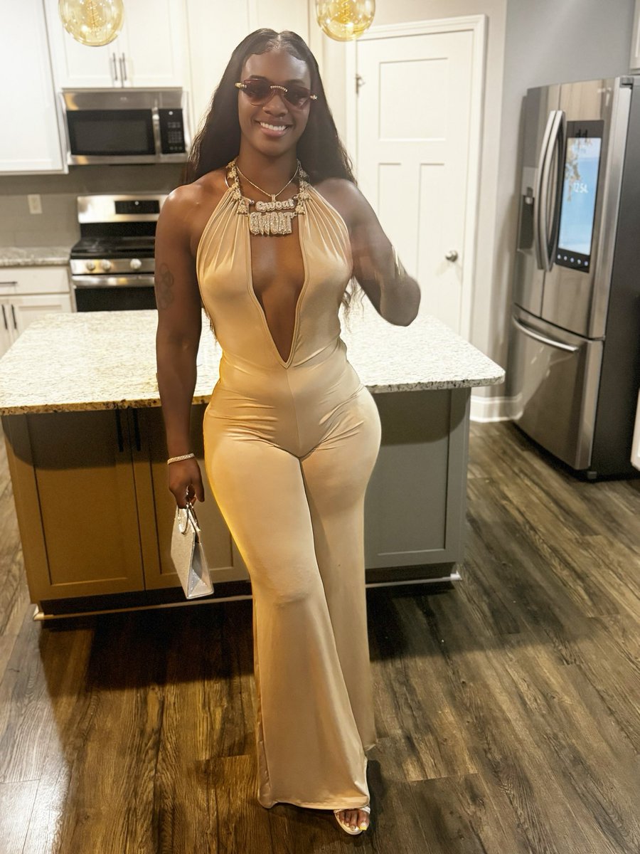 Y’all know what to do! Edit me a man next to me Got damn it 🥶 

😂😂🤩🤩🤪🤪 
#Claressashields #GWOAT