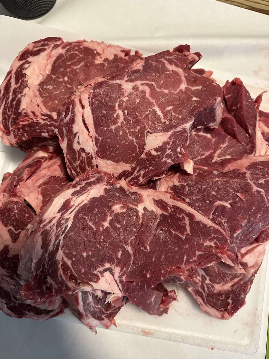 Just chopping up some healthy 🥩.