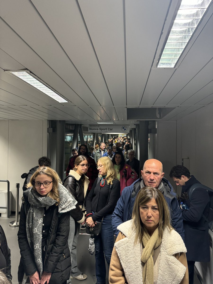 Blockfusion_CEO's tweet image. EasyJet @easyJet has just reached a new low. This airline should change the name to HardJet. If you travel within Europe you should think twice before jumping on this clown car. Flight delayed hours, passengers left waiting on staircase without food, water or ability to go to the…