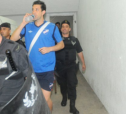 Que me pelee y fui preso por vos

No me imagino un 25 sin Jorge Bava como DT.