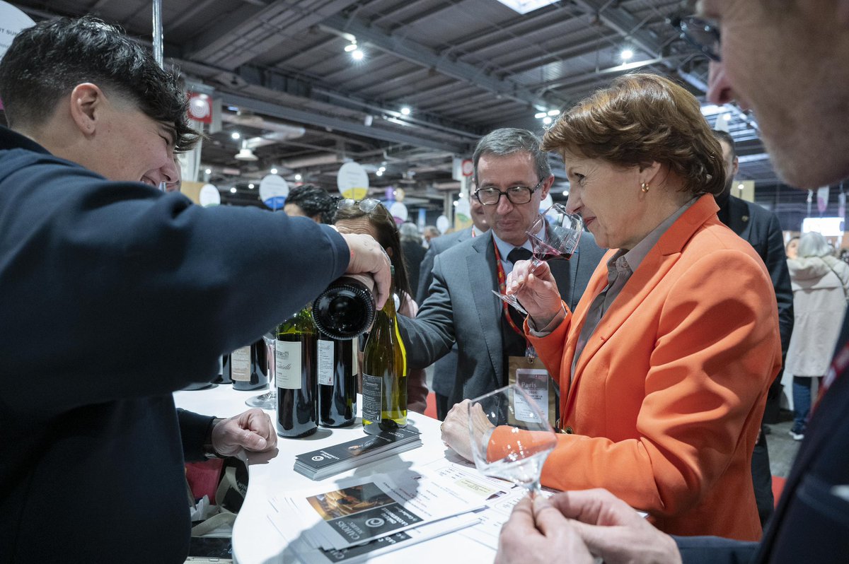 🍷 À vos côtés, au 46e salon des vins des vignerons indépendants à Paris ! 

L’occasion d’une belle balade dans les régions viticoles de France, qui témoigne une nouvelle fois de la diversité et de la qualité de nos vins. 

Et pour faire vivre cette France viticole, l’État est