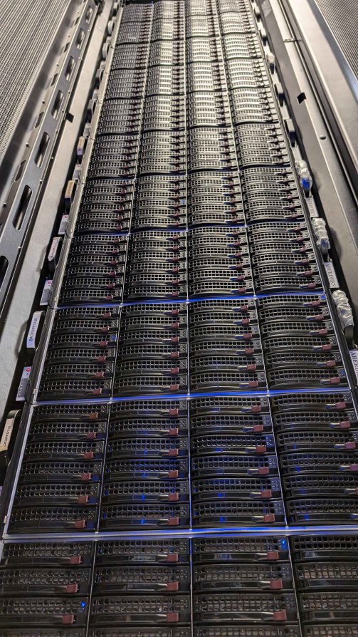 royalehostingbv's tweet image. We're happy to announce our onboarding as a @Storj Select infrastructure provider!
We've deployed over 7PB of storage in our New York location to grow and expand the Select network.