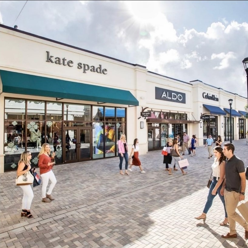 hgiwpboutlets's tweet photo. Black Friday sales are calling! We are situated across the street from Tanger Outlets! 🛍️ Where are you shopping? 

📸 Tanger Outlets Palm Beach

#Hilton #WPB #WestPalmBeach #WestPalmBeachHotel #ThePalmBeaches #VisitWPB #Vacation #VisitFlorida #VisitFL #FloridaLife #FloridaLiving https://t.co/3mfa1bhrxg