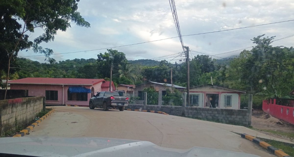 Imposible olvidarme de mis comunidades garífunas, escuela técnica en travesía departamento de corte, tramo de pavimentación en san Antonio y Guadalupe, departamento de Colón 👈 ampliación del centro de salud entre otras cosas, Dios es bueno