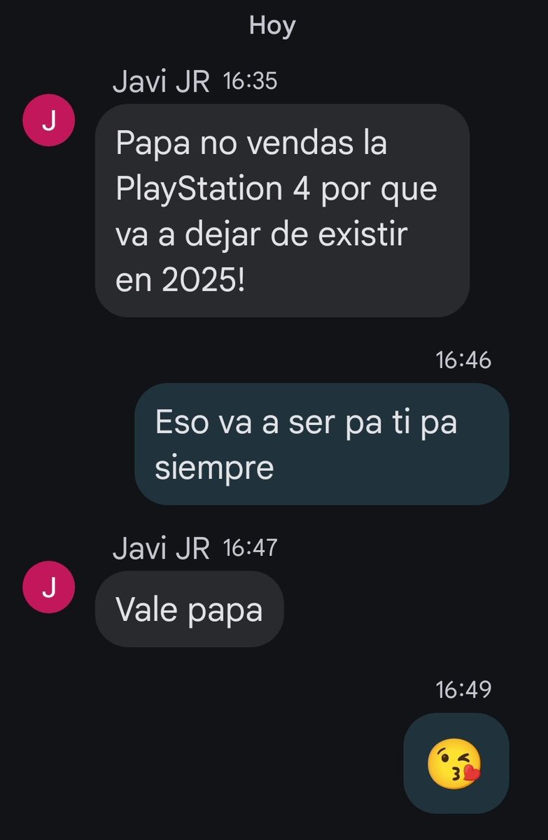 Mi hijo tiene 10 años y le puse Google Chat en la tablet por si tenía que escribirme algún mensaje importante. Este ha sido el primer mensaje que he recibido de mi hijo en mi vida