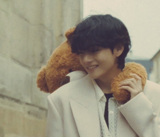 kimtaeji120430's tweet photo. てひょんあ、
355回目のおはよう
儚い幸せと夢のダンス、楽園も現実ではなかったと悟り一筋の涙を流しそれでも微笑む。テテの表現力が素晴らしすぎて心が苦しくなった。でも心の中の真実を探すなら楽園を見つけられるはず…幻想的でテテにしか出来ない世界観。本当に素敵な宝物をありがとうㅠㅠ
#D192 https://t.co/I4rP8RLkSW
