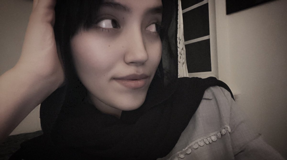 ترس از عشق، ترس از زندگی‌ست
و آنان که از عشق دوری می‌کنند، مردگانی بیش نیستند!
عشق در نمی‌زند به یکباره می‌آید
و آن‌ها که پسش می‌زنند بزرگترین بازنده‌های دنیا هستند!

 برتراند راسل