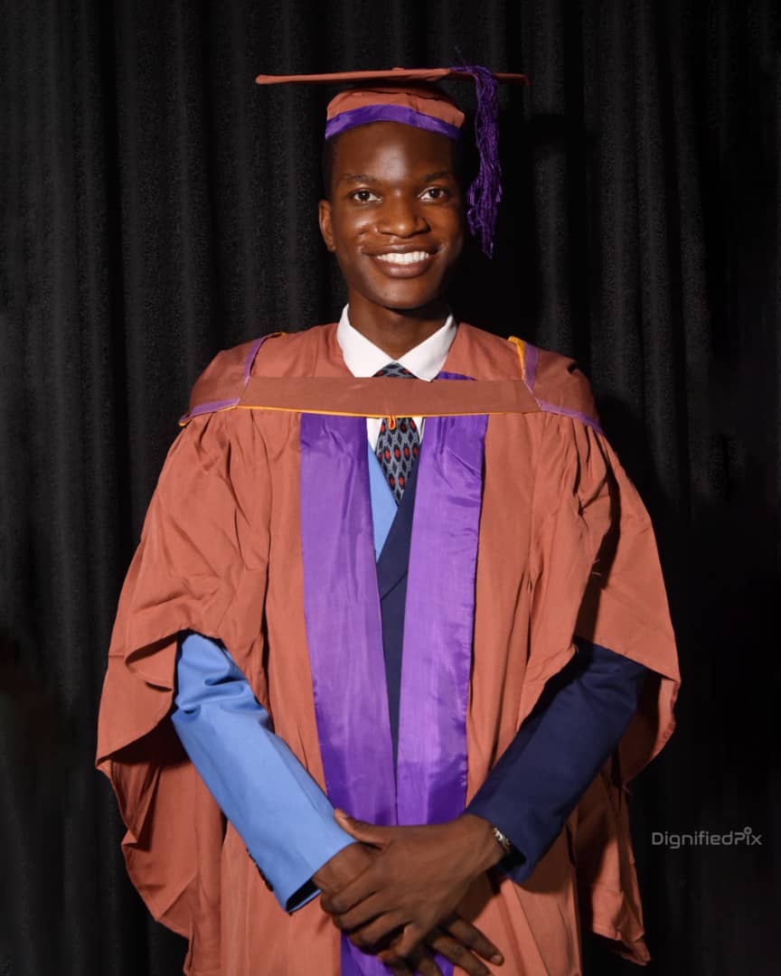 Caleb_Wole's tweet photo. Introducing: Caleb Adewole, B.Eng., Electrical and Electronics Engineering (First Class Hons, 4.85/5.00)

Notable stats:
- 339/400 in 2017 UTME
- 5 A's and 4 B's in WASSCE
- 96/100 in Post UTME
- Dean's list honoree, 10/10 semesters 
- 2nd best student, EEE'22
#FUTAconvocation https://t.co/h4CC3UIVfM