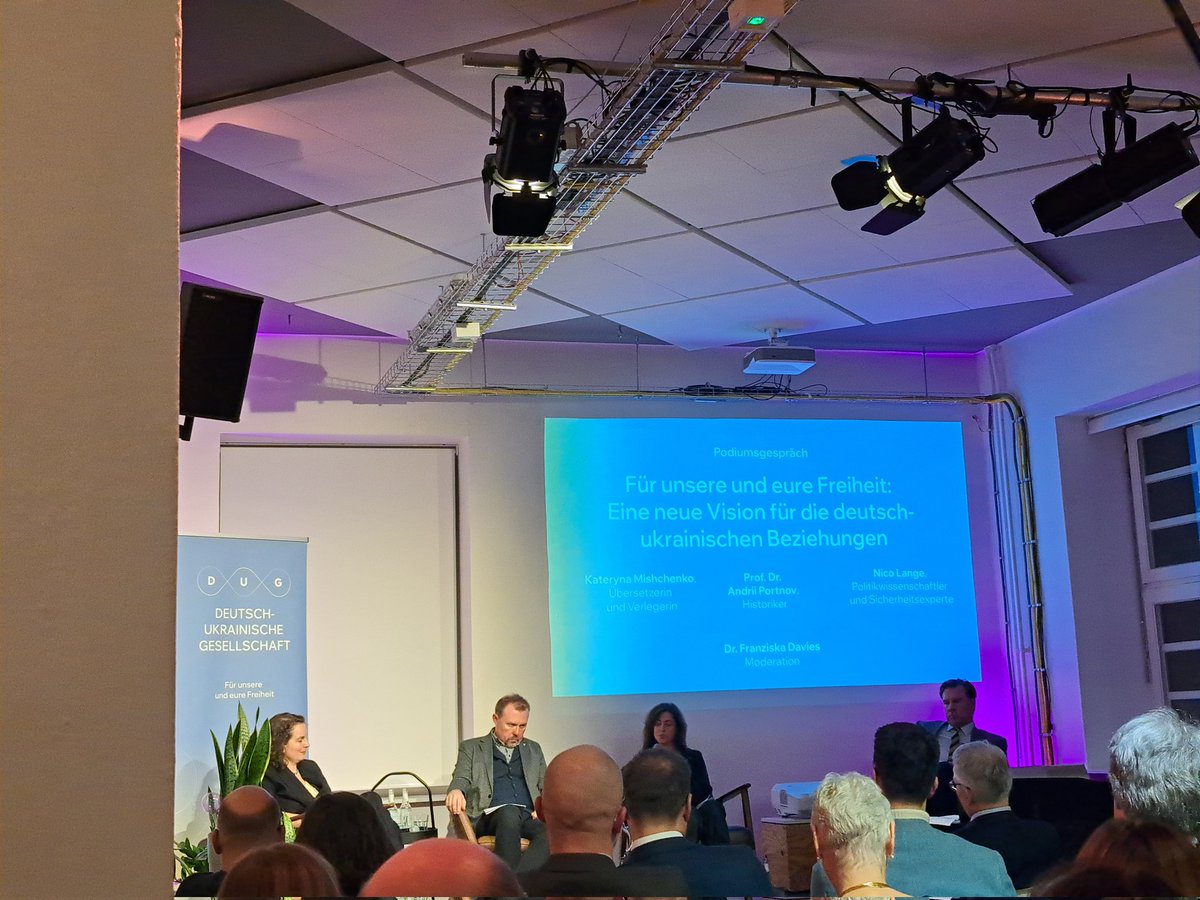 Herzlichen Glückwunsch zur Gründung der Deutsch-Ukrainischen Gesellschaft!! #DUG 🇺🇦🇺🇦🇺🇦 
<a href="/LjudmylaMelnyk/">Ljudmyla Melnyk</a> <a href="/EFDavies/">Franziska Davies (ACCOUNT INACTIVE)</a> <a href="/krista__marija/">Krista-Marija Läbe</a> <a href="/mattia_n/">Mattia Nelles</a> &amp; weitere Mitbegründer*innen 👏👏👏