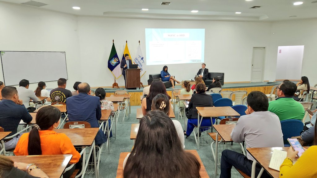 CorteStaElena's tweet photo. La @CorteStaElena desarrolla el segundo día  del I Foro de Derecho Procesal. El Dr. @blasquinalvarez, expone el tema: "Aplicación de medios alternativos en la solución de controversias en materia de Niñez y Adolescencia". https://t.co/XKON4CucMm