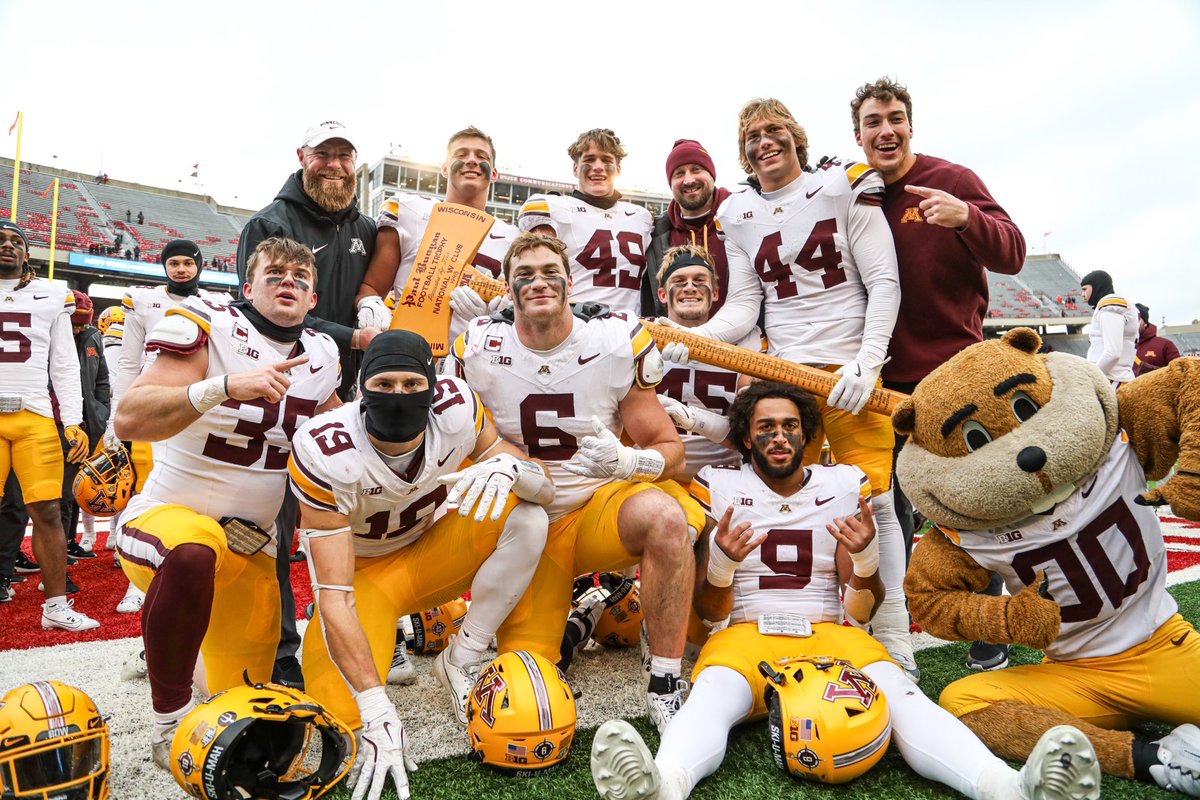 B1Gfootball's tweet photo. A great day to be a Gopher 😎

#B1GFootball x @GopherFootball https://t.co/J23j1osjYb