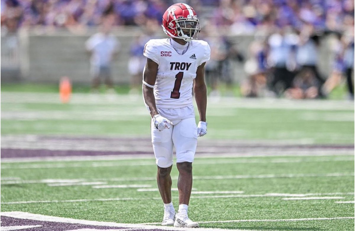 De5juan's tweet photo. Blessed to receive an D1 offer from Troy University !! @CoachBoyette @KiyoshiHarris @CoachZSallee @BallCoachNelson @Coach_Landgren @JUCOFFrenzy @Perroni247 https://t.co/8kgxNImLVN