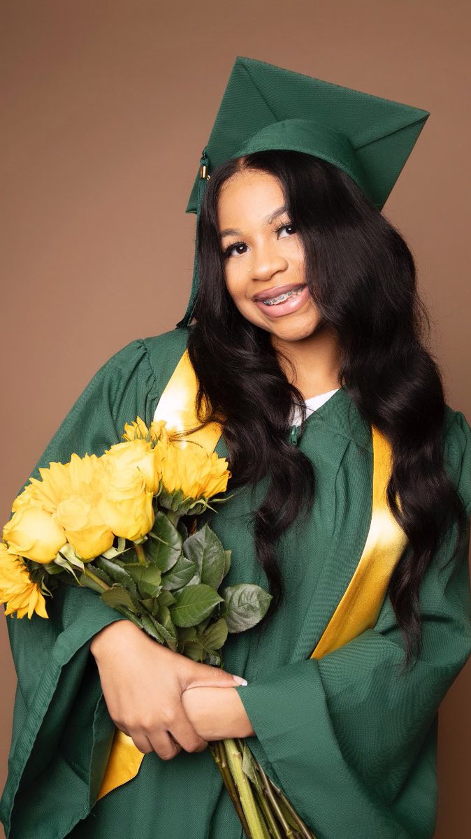 legendslife11's tweet photo. So glad to be done🌻
#ClassOf2024 #earlygraduate https://t.co/znYXB6yEWX