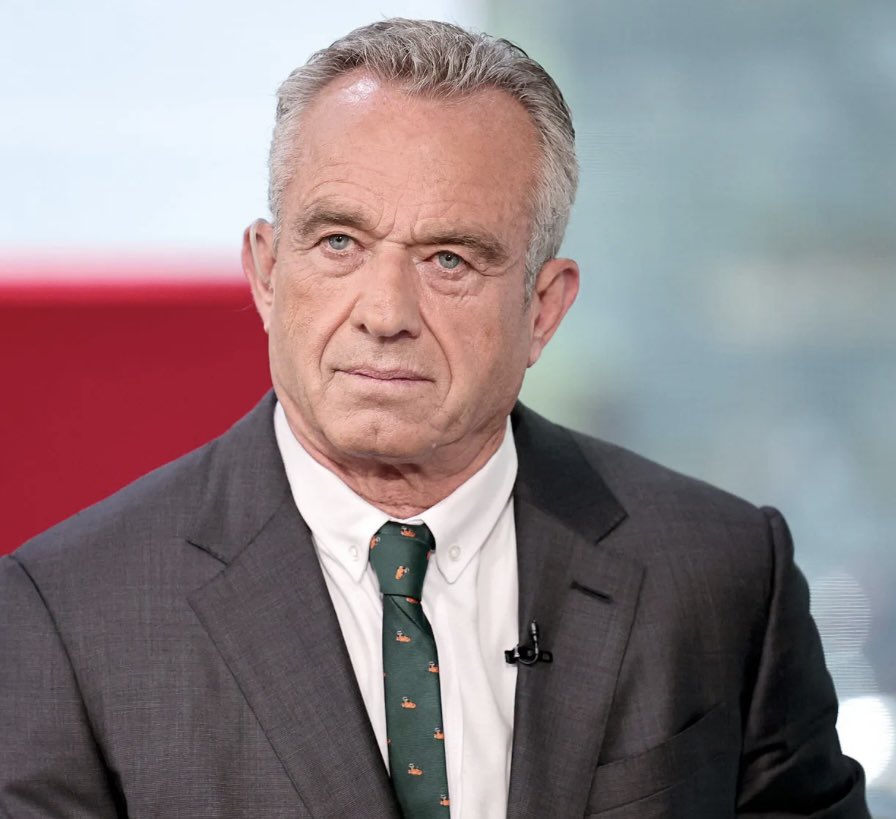 JulioRazona's tweet photo. El  Secretario de Salud de EEUU,  será Robert Kennedy Jr. un destacado abogado que ha denunciado desde el primer día el FRAUDE SANITARIO GLOBAL ha escrito libros sobre la contaminación ambiental
y ha desenmascarado a los perversos globalistas genocidas. Como la salud global está copada por la mafia se necesita un honesto y duro abogado para vencerlos.