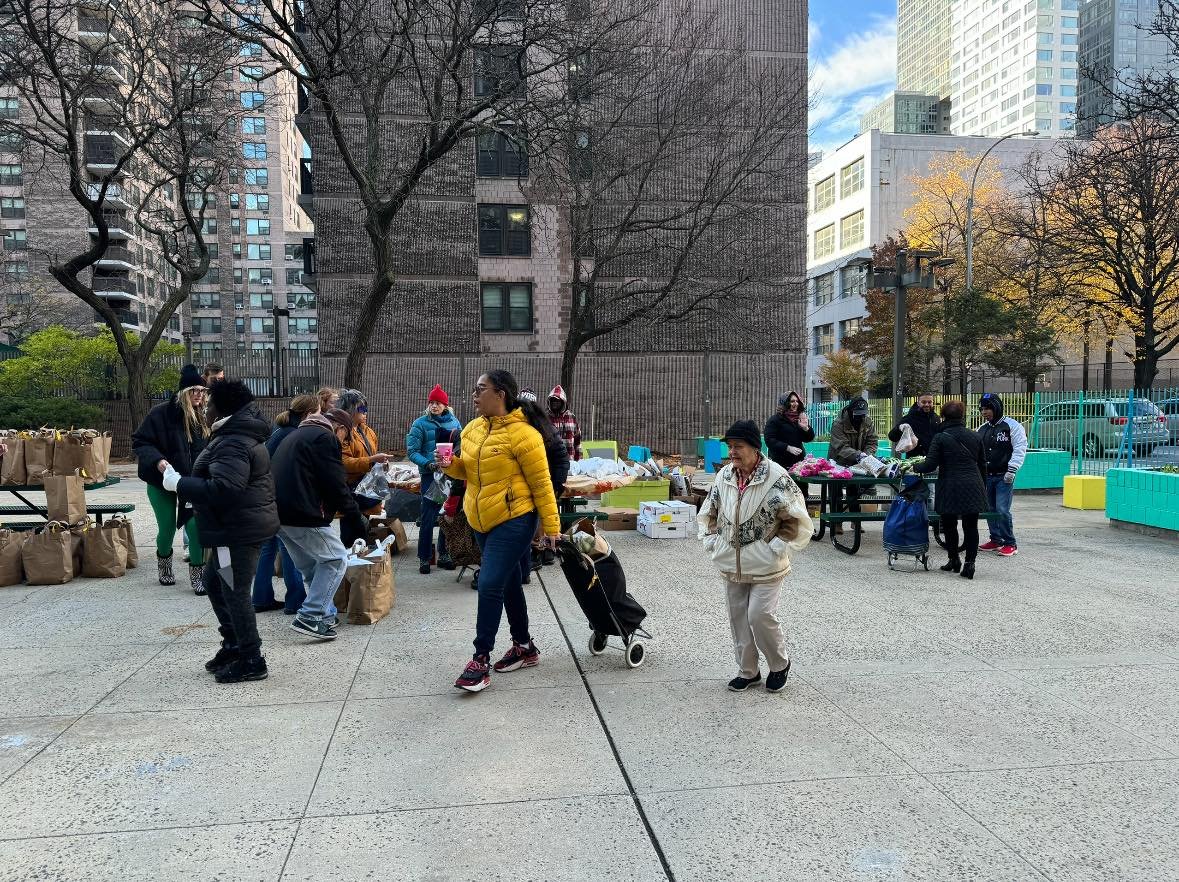 Harborview Terrace <a href="/NYCHA/">NYCHA</a> Turkey GiveAWay with <a href="/LincolnCenter/">Lincoln Center</a>, <a href="/EthicalNYC/">New York Society for Ethical Culture</a>, and residents! Thanks to all. Nov 24 2024