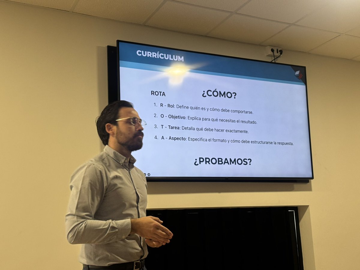 Hoy con Equipos Directivos de <a href="/DFSVM/">Colegios Diocesanos</a> en #Valencia … Compartimos los desafíos de la Inteligencia Artificial para nuestros centros #CarlosBueno @TrilemaElCarmen <a href="/RoLpezOlivn/">Ro López Oliván</a>