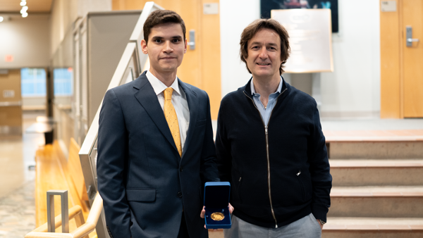 Congratulations to MSL graduate Jorge Holguín Cruz, who was presented the Governor General’s Gold Medal at convocation today in recognition of his outstanding academic record during his studies in the #GsponerLab.

Learn more about this achievement at: msl.ubc.ca/msl-graduate-r…