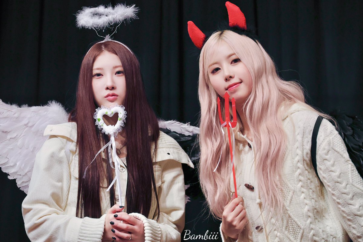 241129
bbz👩‍❤️‍💋‍👩

#채인 #CHAEIN #퍼플키스 #PURPLE_KISS #이레 #IREH