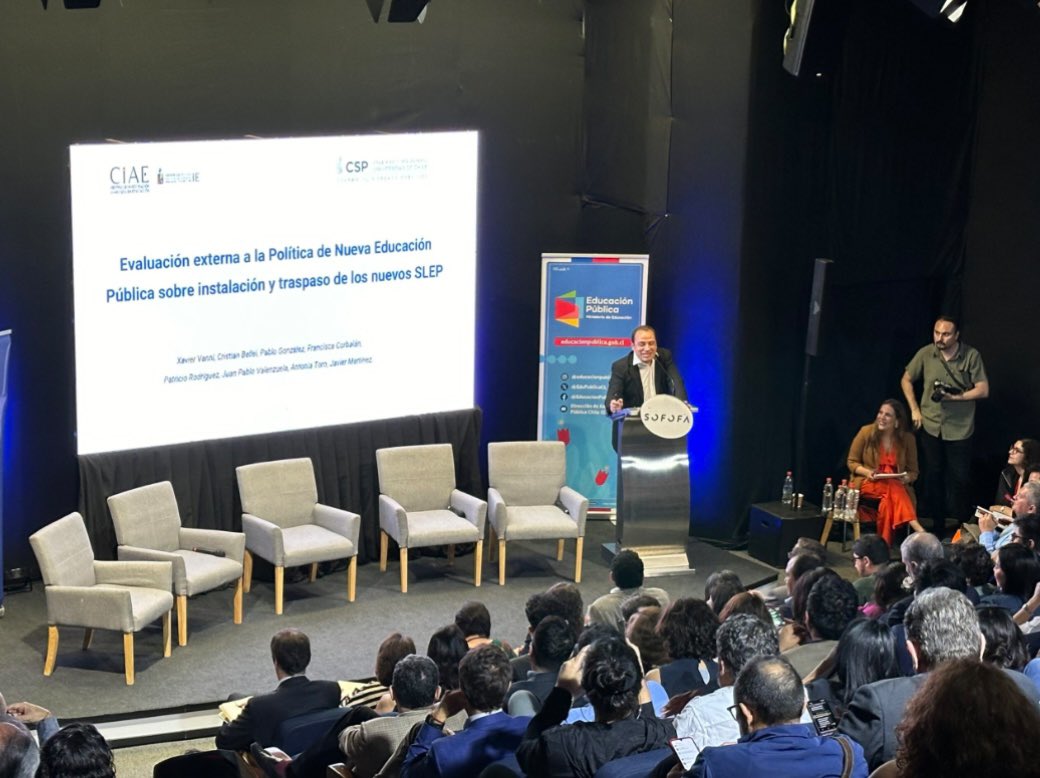 Centro de Sistemas Públicos U. de Chile (@csp_uchile) on Twitter photo A 7 años de la creación del nuevo sistema de Educación Pública, investigadores de nuestro Centro y del <a href="/ciae_uchile/">CIAE - U. de Chile</a> presentaron la Evaluación Externa sobre la implementación de la Ley 21.040, que creó los SLEP📝💭
Lee la nota aquí: sistemaspublicos.cl/2024/11/29/com… A 7 años de la creación del nuevo sistema de Educación Pública, investigadores de nuestro Centro y del <a href="/ciae_uchile/">CIAE - U. de Chile</a> presentaron la Evaluación Externa sobre la implementación de la Ley 21.040, que creó los SLEP📝💭
Lee la nota aquí: sistemaspublicos.cl/2024/11/29/com…