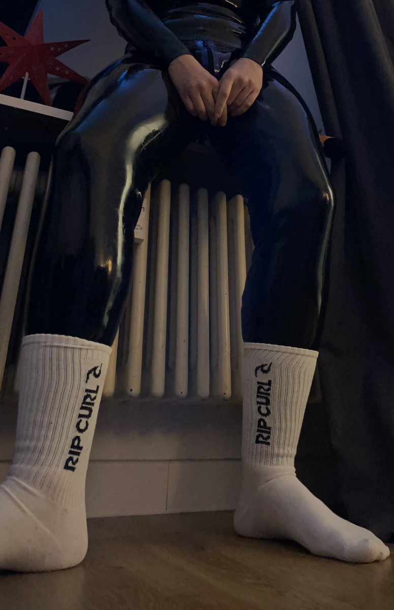 huhu;)

#rubber #rubberboy #gayrubber #gimp #latex #rubbersuit #socks