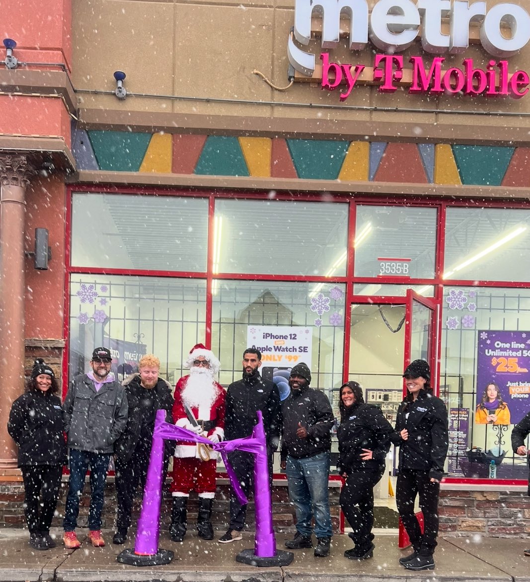 Ed Jackson (@rdm_ed) on Twitter photo Santa 🎅 came early this year with the gift of a ribbon 🎀 cutting for the 3535 Caniff location <a href="/b_barkoff/">B. Barkoff</a> <a href="/WinstonAwadzi/">Winston Awadzi</a> Santa 🎅 came early this year with the gift of a ribbon 🎀 cutting for the 3535 Caniff location <a href="/b_barkoff/">B. Barkoff</a> <a href="/WinstonAwadzi/">Winston Awadzi</a>