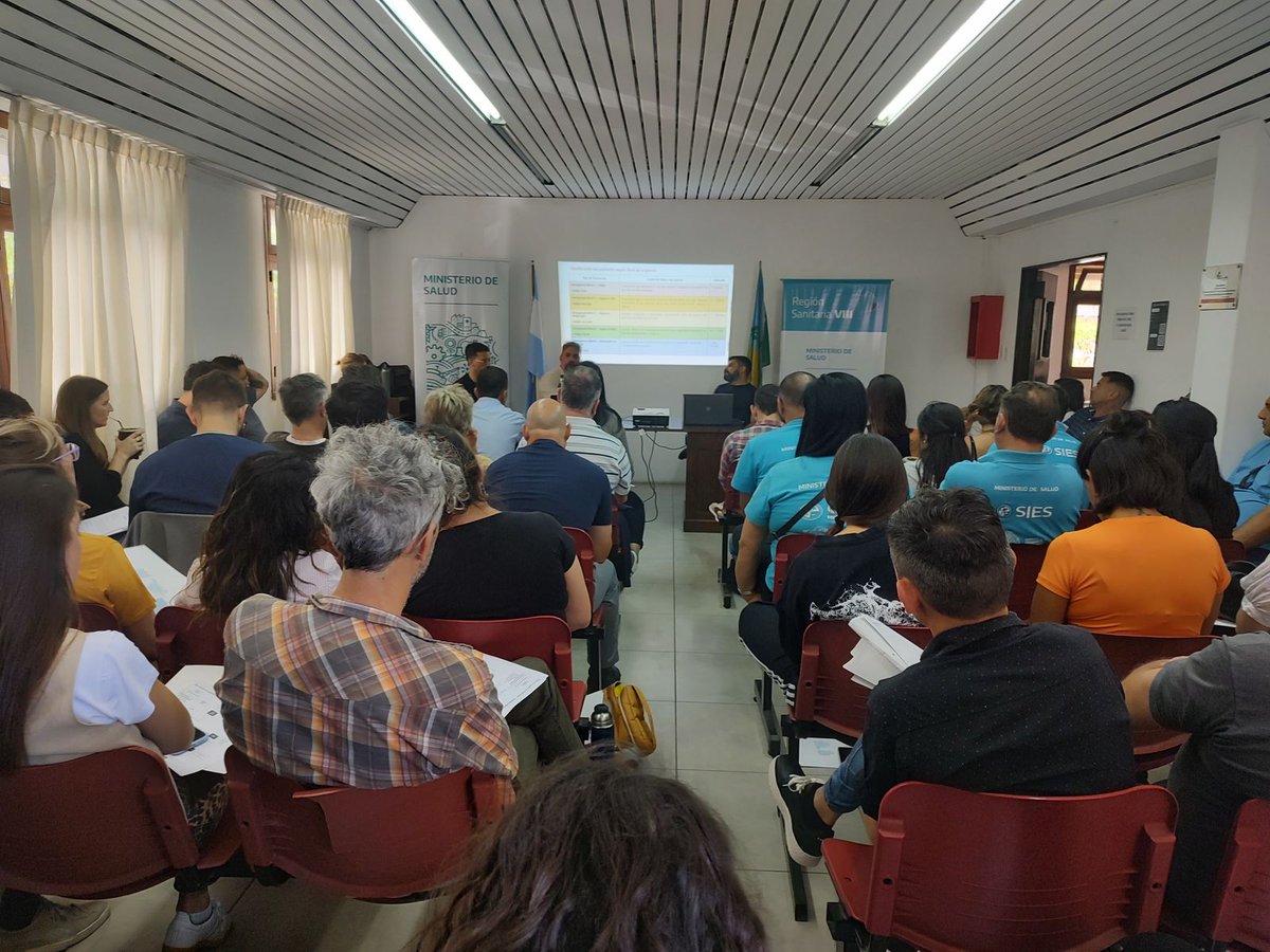 gestionsaludpba's tweet photo. 💬 Nos encontramos en un nuevo #CORESA del Corredor Sur junto a las Regiones Sanitarias 1, 8 y 9 en #MarDelPlata

Presentamos la conformación de Nodos de Integración y Regulación Regionales (NIRR) como estrategia conjunta con el SIES y el servicio de Gestión de Usuarios (SGU) https://t.co/khR2EPZrUm