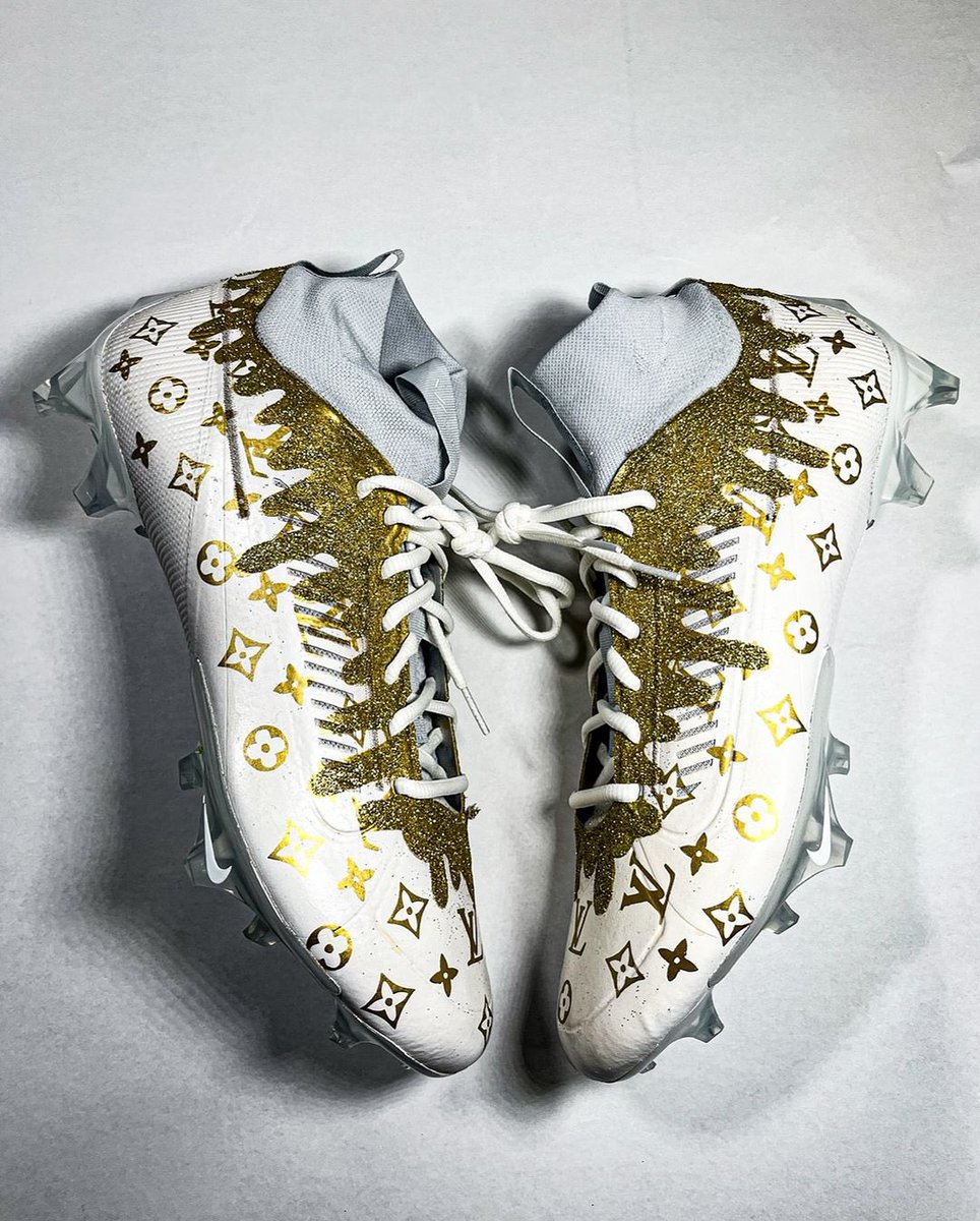 Travis Hunter strengthened his Heisman candidacy with 3 touchdowns and an interception in custom Louis Vuitton cleats ✨ <a href="/TravisHunterJr/">Travis Hunter</a> 

📷 <a href="/CUBuffsFootball/">Colorado Buffaloes Football</a> / <a href="/ChansCustoms/">Chans Customs</a>