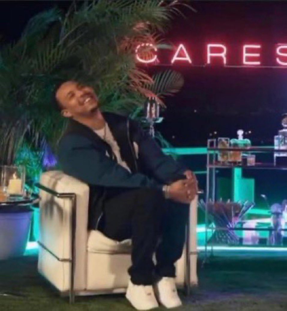 ( ᥫ᭡. )

me gettin an actual office job so I can portray a tired office milf at PEAK levels now