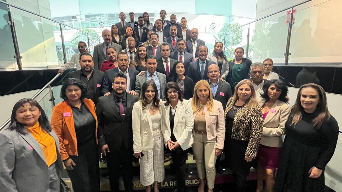 MarielaGtzEsc's tweet photo. En días pasados tuve oportunidad de reunirme en la sede del Senado, con el equipo de Coordinadoras y Coordinadores Regionales de Gestión y Atención Ciudadana en el Estado de México, quienes nos apoyarán a fortalecer las tareas en nuestra entidad. 

#SenadoraDelPuebloMexiquense https://t.co/Rc51RiVztK