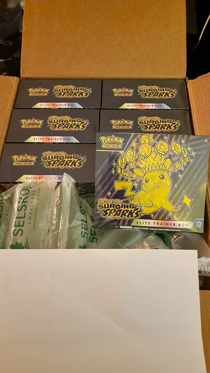 pentakingtv's tweet photo. Got lucky that they still had some Surging Sparks left. Really tempted to open them and try my luck in getting the SIR Pikachu, but maybe it's better to wait with these for now. #PokemonTCG https://t.co/QF1UedN9sx
