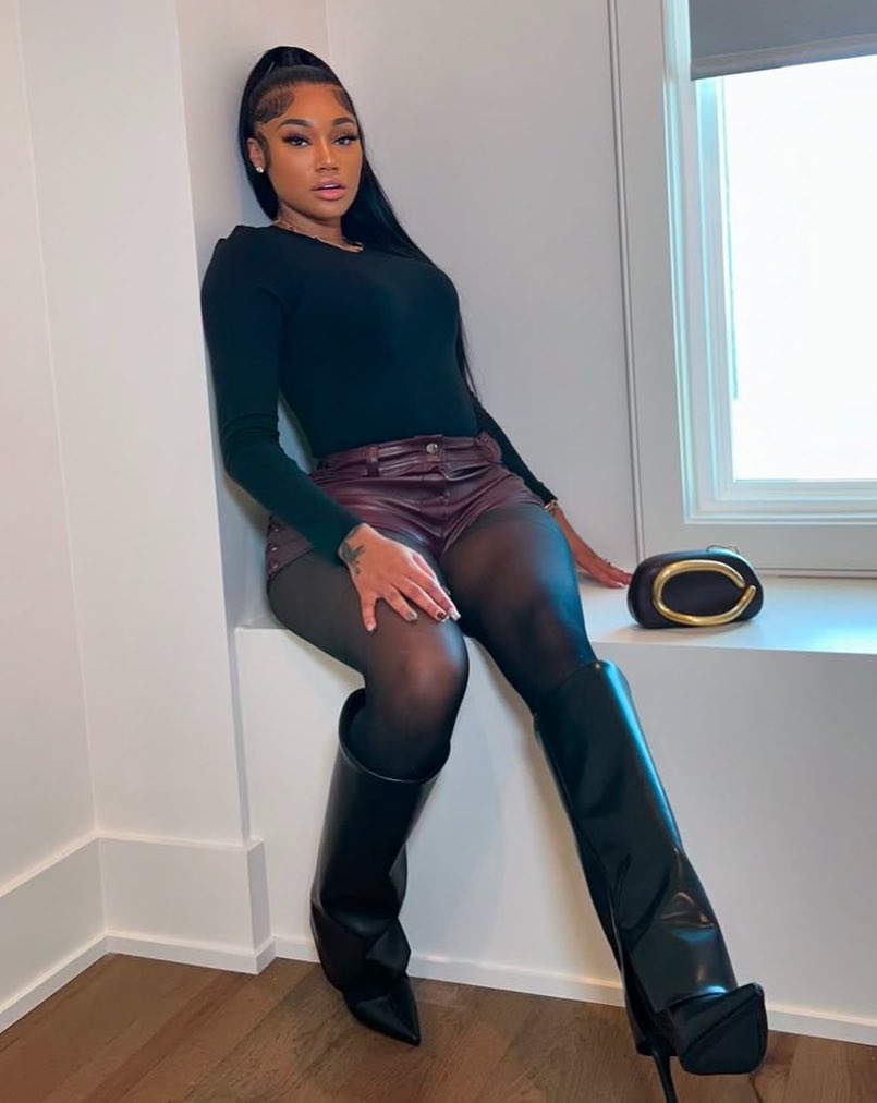 Janiameshellcurls tweet media