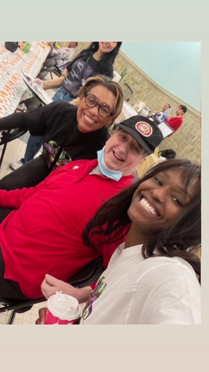 HHCD_NFP's tweet photo. A very happy holiday season to each and every one of you! This weekend, we’re especially thankful for the volunteers who helped us serve our Lawson House residents at yesterday’s Thanksgiving dinner! https://t.co/yWnWy2Nadv
