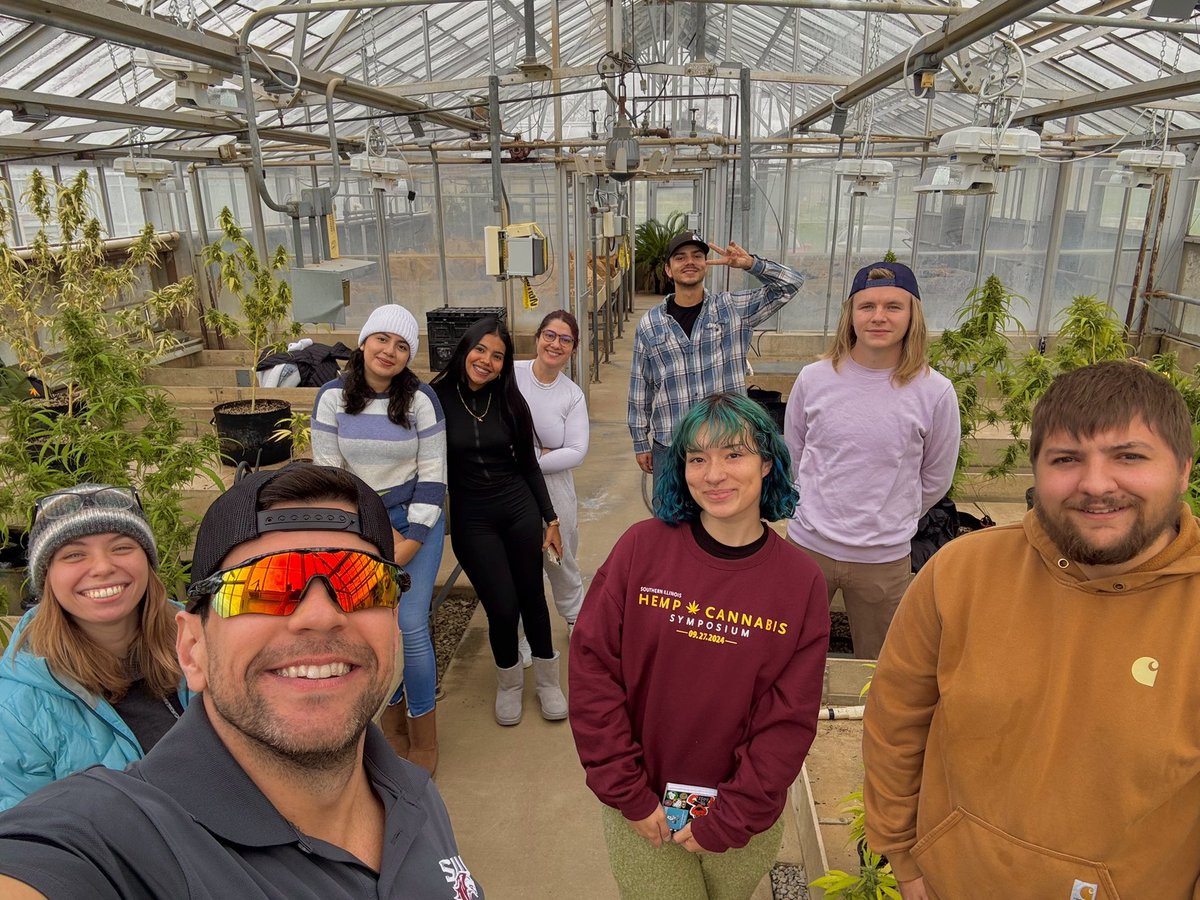 JoseLemePhD's tweet photo. 🦃 What are you grateful for?

#controlledenvironmentagriculture #cea #controlledenvironmentag #horticulture #cannabis #plantsciences #siuc #thisissiu #southernillinoisuniversity #science #Thanksgiving https://t.co/wPRYZ5Xq3e
