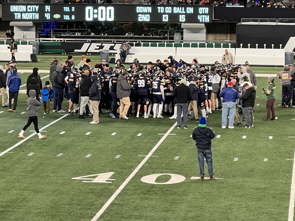 Dan Valerio (@danvalerio3) on Twitter photo Congrats to my cousin QB <a href="/tj_valerio4/">TJ Valerio</a> on leading his TR North football team to victory in the Group 5 state final 🏆
Stat Line: 159 YDS, 4 TDs Congrats to my cousin QB <a href="/tj_valerio4/">TJ Valerio</a> on leading his TR North football team to victory in the Group 5 state final 🏆
Stat Line: 159 YDS, 4 TDs