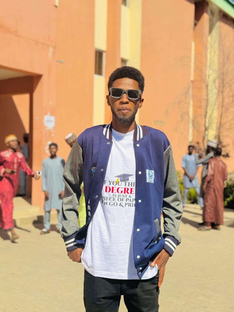 Muhammed47328's tweet photo. FRESHE GRADUATE 🫶🫶. https://t.co/ZtAdBXQHsV