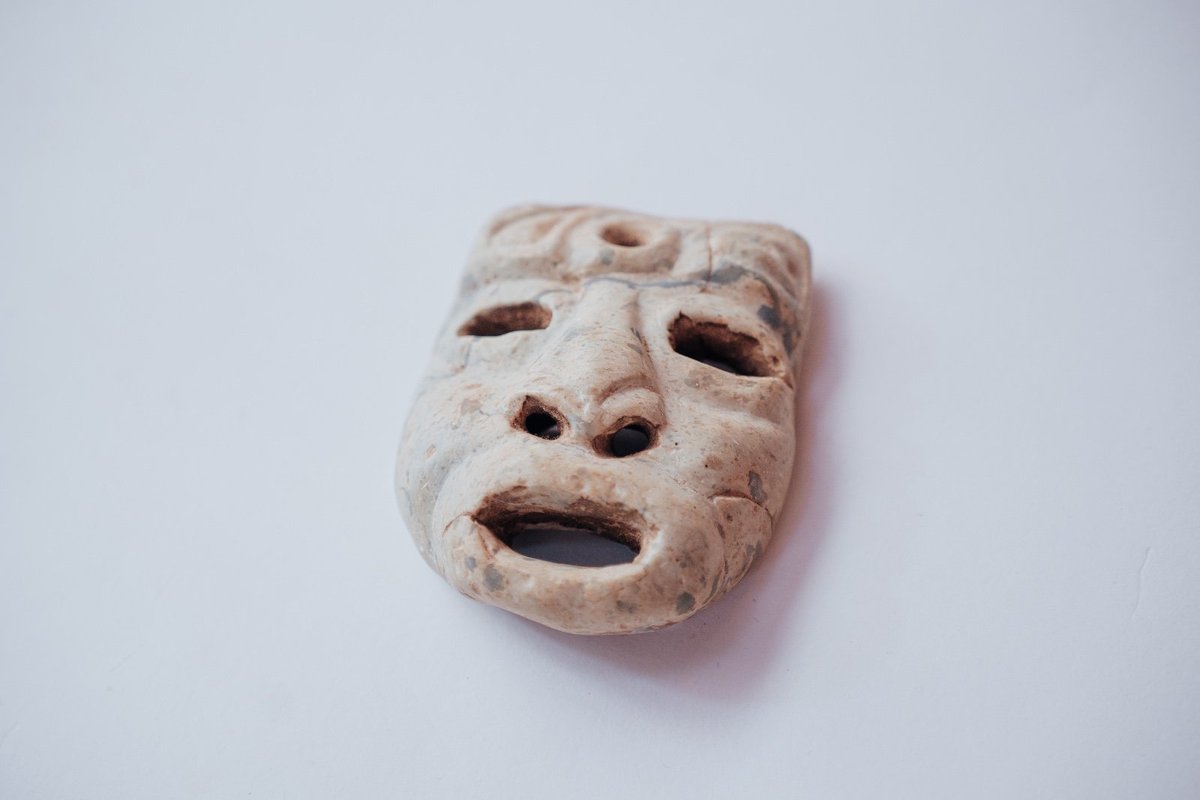 Recienteme presentamos ante el MP, denuncia contra Randy Jorgenson, por huaquerismo a gran escala. Ese extranjero tenia almacenada 3511 piezas arqueologicas!!, constituyendo un daño al patrimonio ancestral y a la nación. Nos acusan de delincuentes. Quienes son los delincuentes?,